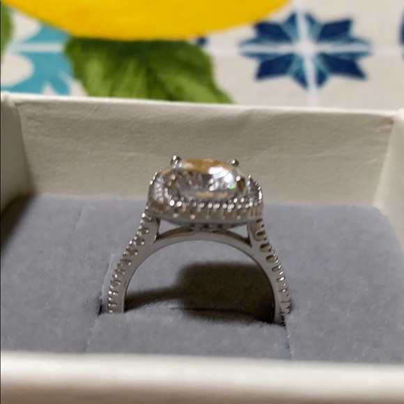 Sterling Silver CZ Ring - Picture 4 of 6